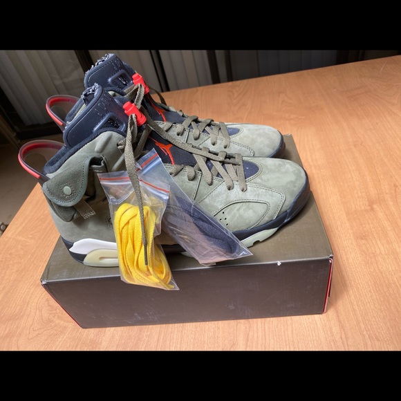 Jordan Retro 6 Travis Scott - Picture 9 of 14